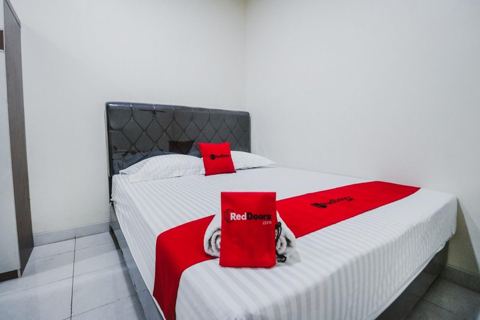 Reddoorz Plus Near Semanggi Джакарта Экстерьер фото