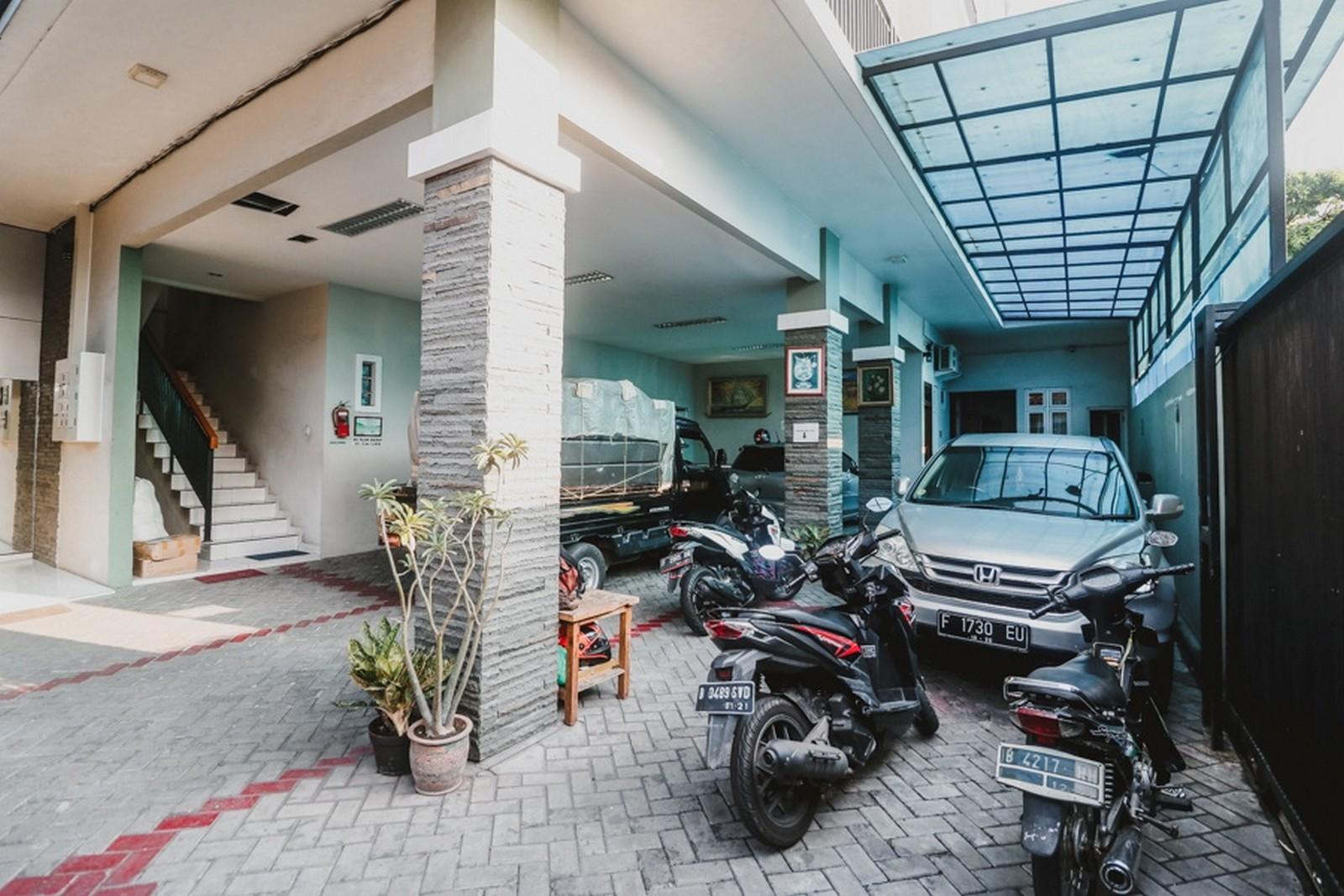 Reddoorz Plus Near Semanggi Джакарта Экстерьер фото
