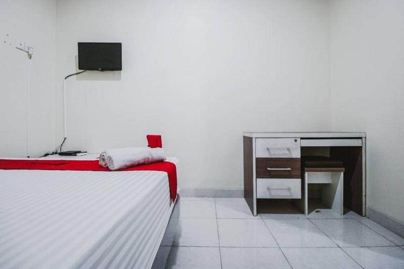 Reddoorz Plus Near Semanggi Джакарта Номер фото