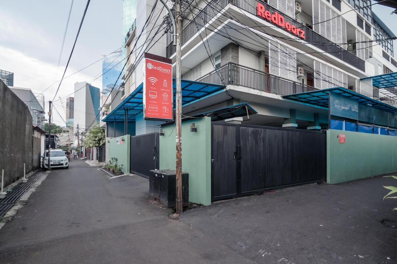 Reddoorz Plus Near Semanggi Джакарта Экстерьер фото