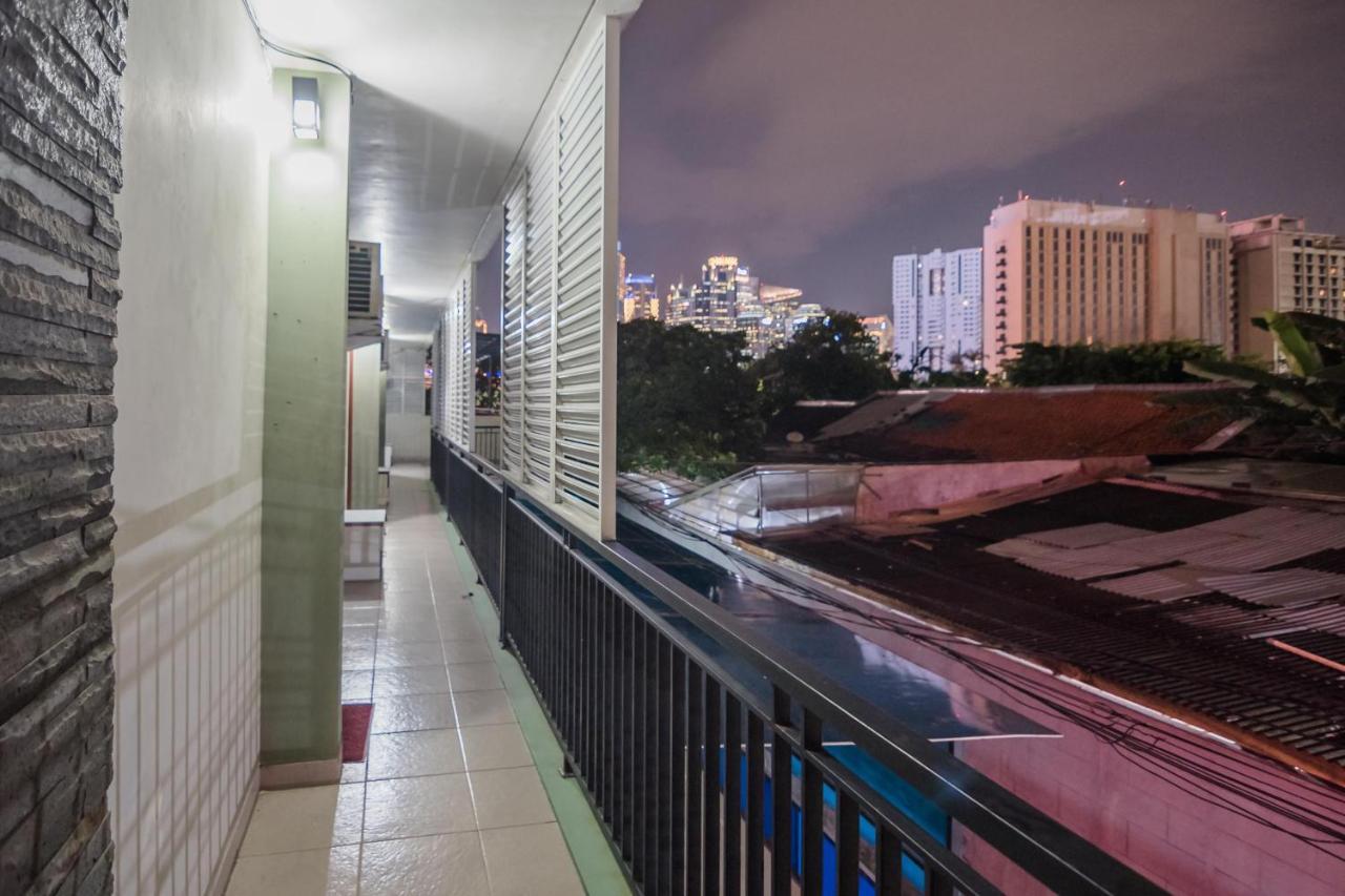 Reddoorz Plus Near Semanggi Джакарта Экстерьер фото